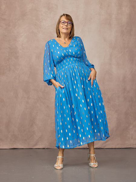 Sue wears size 10 Regular