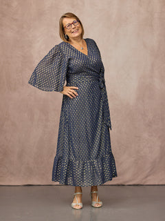 Sue wears size 10 Regular