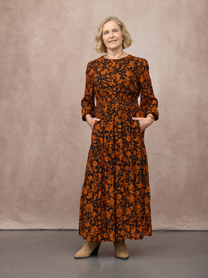 _0000s_0014_C25-Eleanor-Tiered-Skirt-Dress-Orange-Black-Floral-Print-CUSTOMER-01.jpg