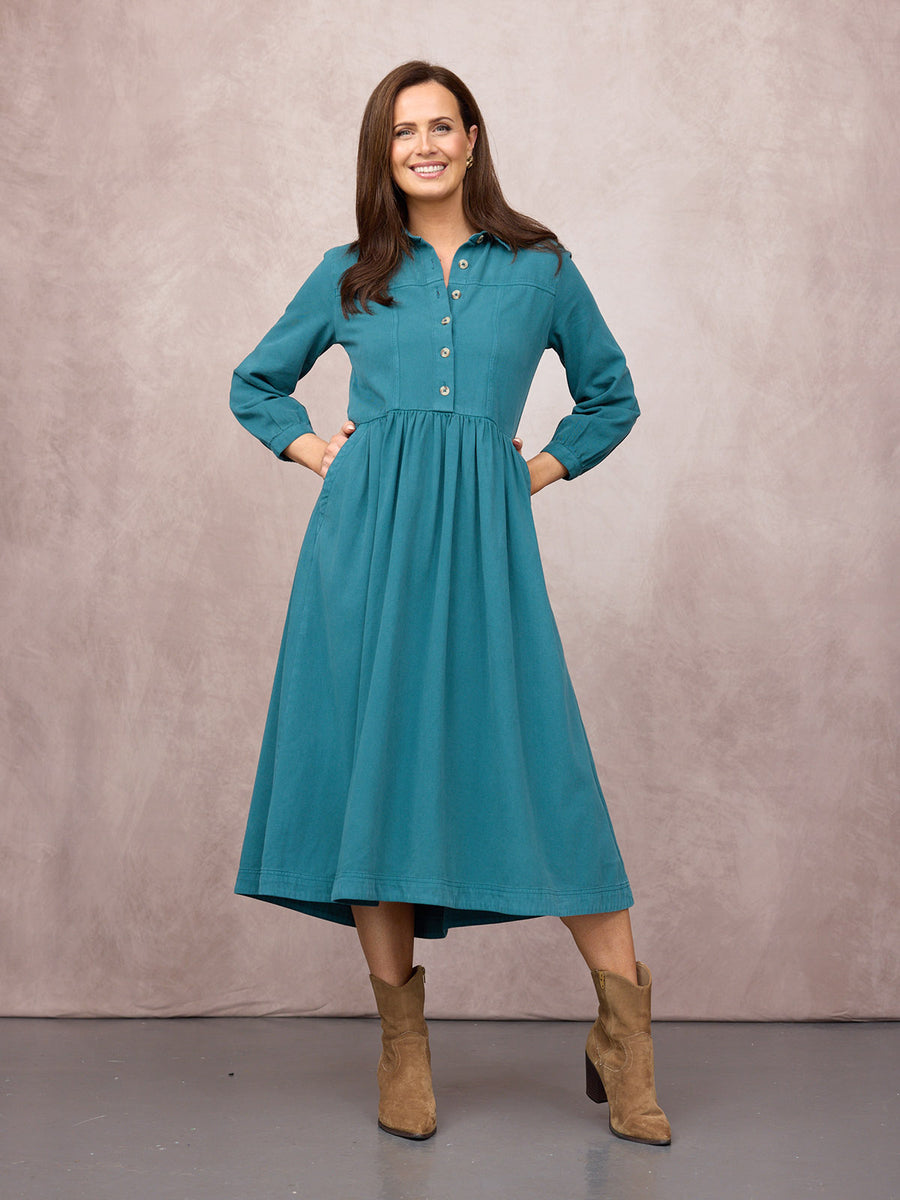 Sarah wears size 10 Regular