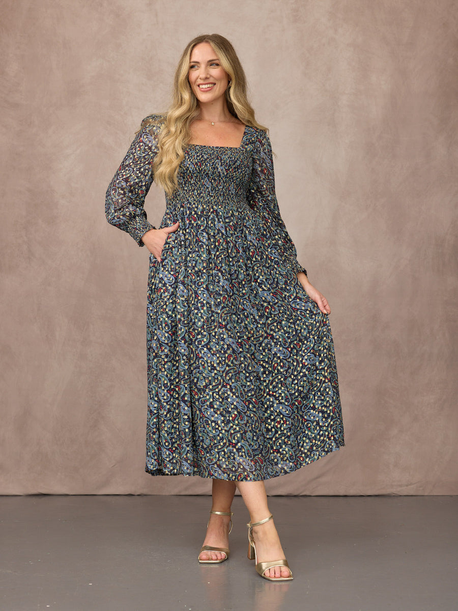 Danielle wears size 14 Regular