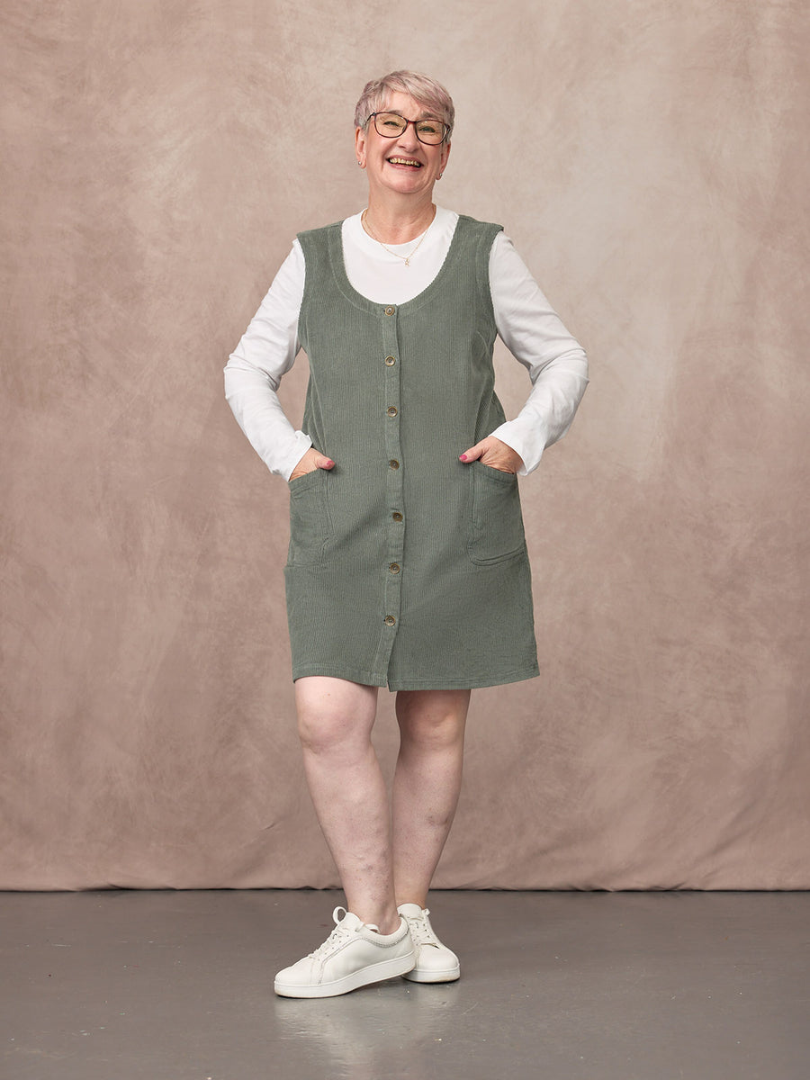 Lou wears size 10 Regular