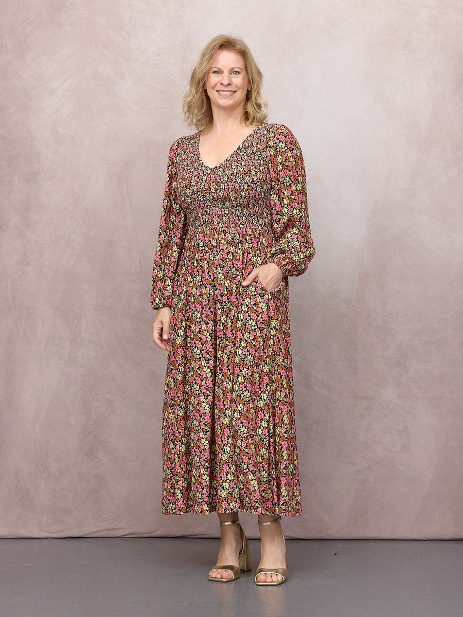 Juliet wears size 8 Regular