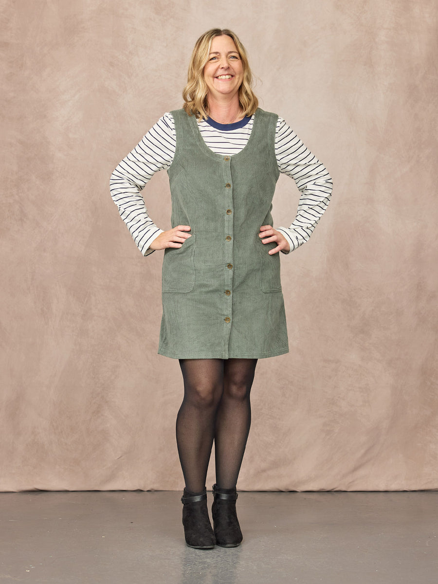 Rachel wears size 10 Regular