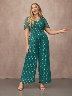 Danielle wears size 14 Regular