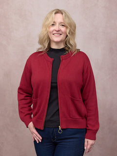 Shona wears size M