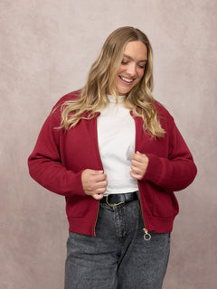 Lucy wears size L