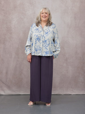 _0003_Celia-Crinkle-Trouser-Washed-Navy-CUSTOMER-04.jpg