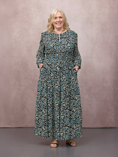 Annie wears size 14 Regular