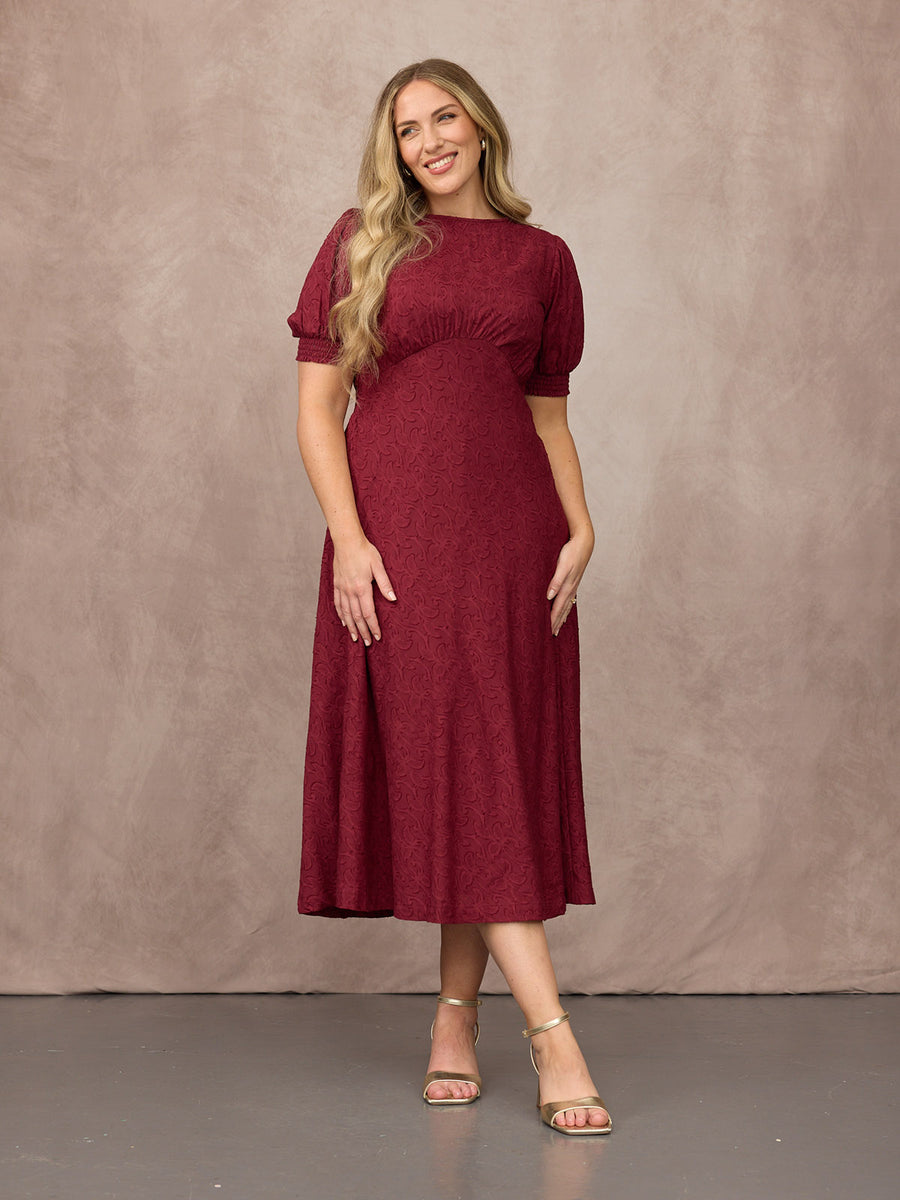Danielle wears size 14 Regular