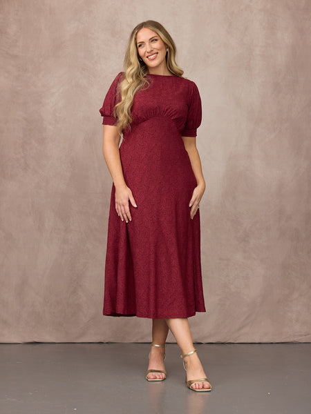Danielle wears size 14 Regular