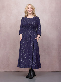 Shona wears size 14 Regular