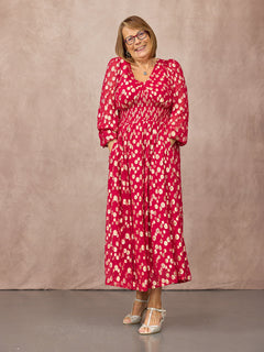 Sue wears size 10 Regular