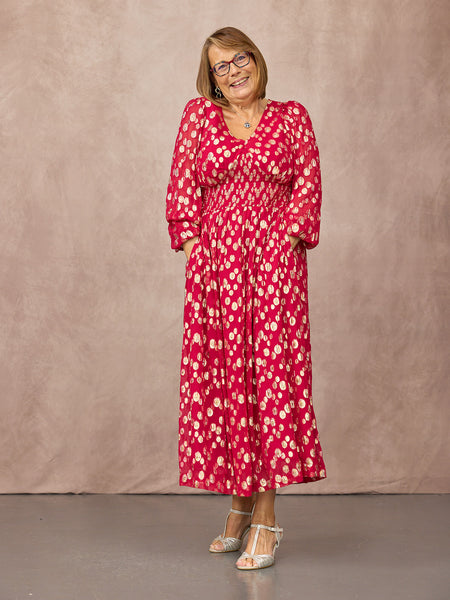 Sue wears size 10 Regular