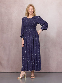 Juliet wears size 8 Regular