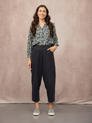 _0004s_0005_C25-Pam-Cotton-Twill-Trouser-Black-CUSTOMER-03.jpg