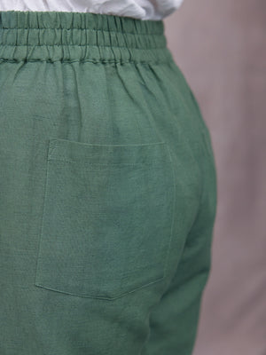 _0004s_0006_C22.2-Myrtle-Barrel-Leg-Trouser-Green-DETAIL-04.jpg