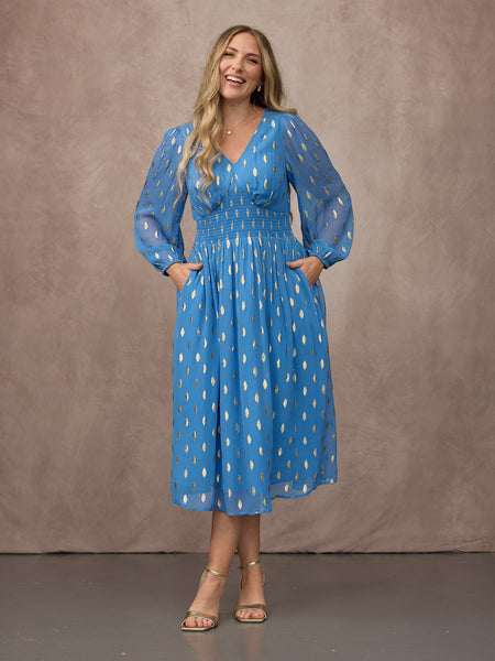 Danielle wears size 14 Regular