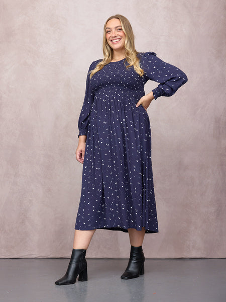 Lucy wears size 18 Regular