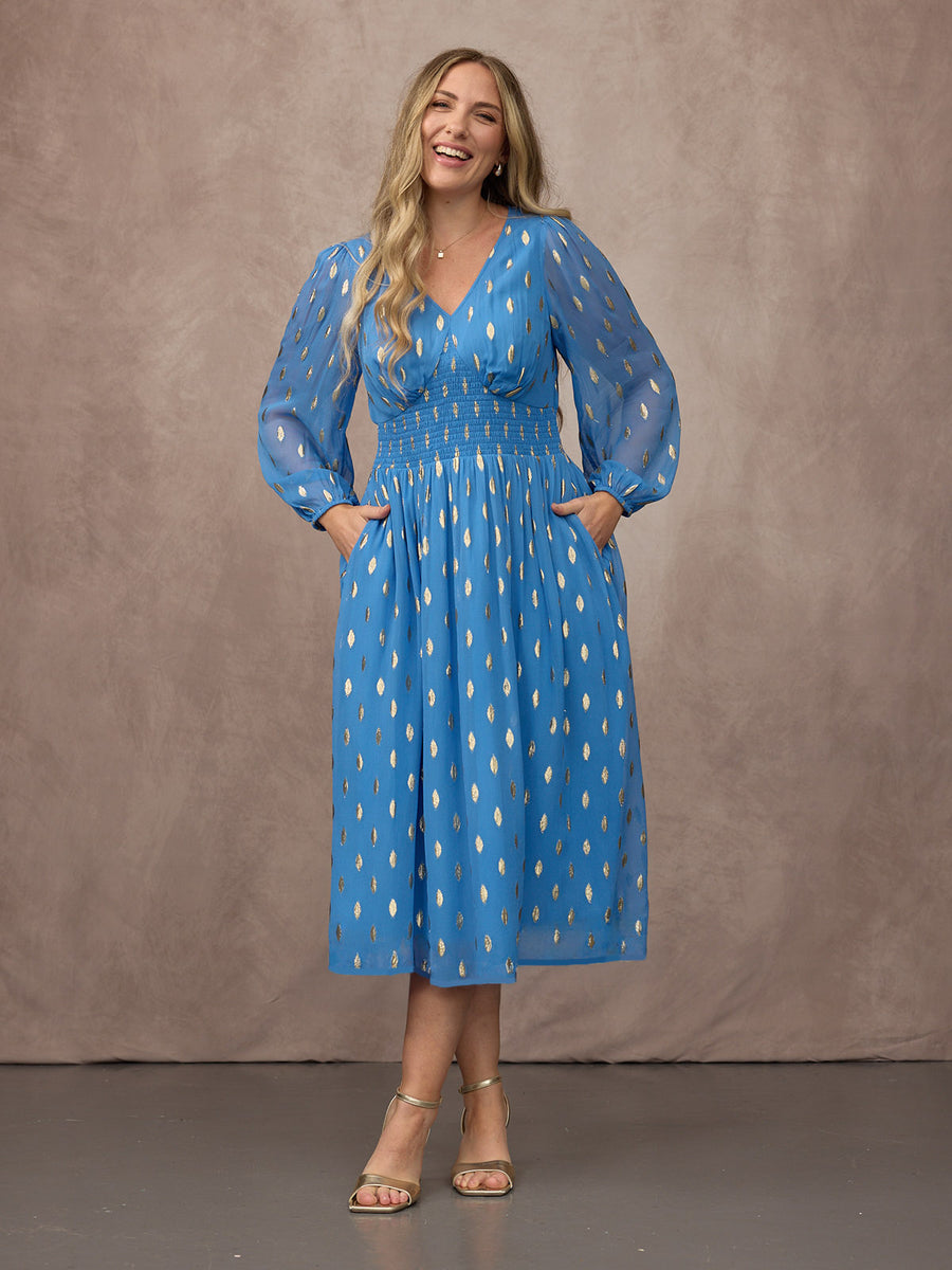Danielle wears size 14 Regular
