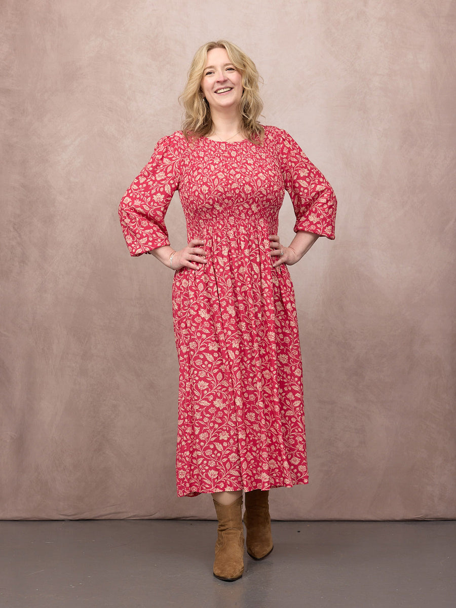 Shona wears size 14 Regular