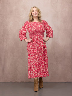 Shona wears size 14 Regular