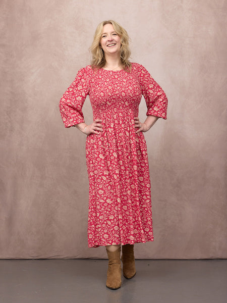 Shona wears size 14 Regular