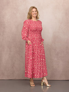 Juliet wears size 8 Regular