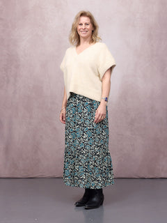Juliet wears size 8
