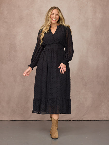 Danielle wears size 14 Regular