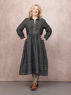 Shona wears size 14 Regular