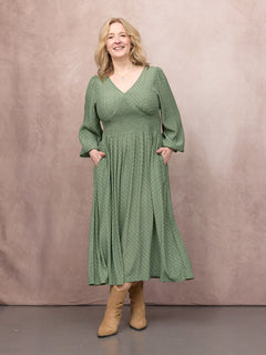 Shona wears size 14 Regular