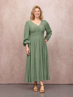 Juliet wears size 8 Regular