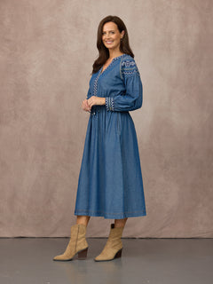 Sarah wears size 10 Regular