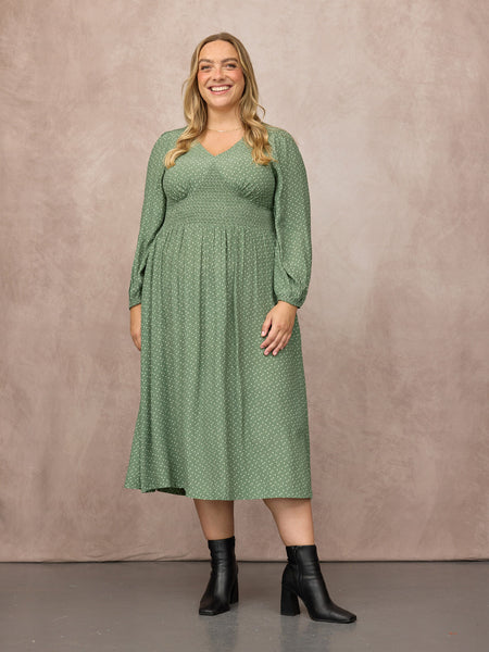 Lucy wears size 18 Regular