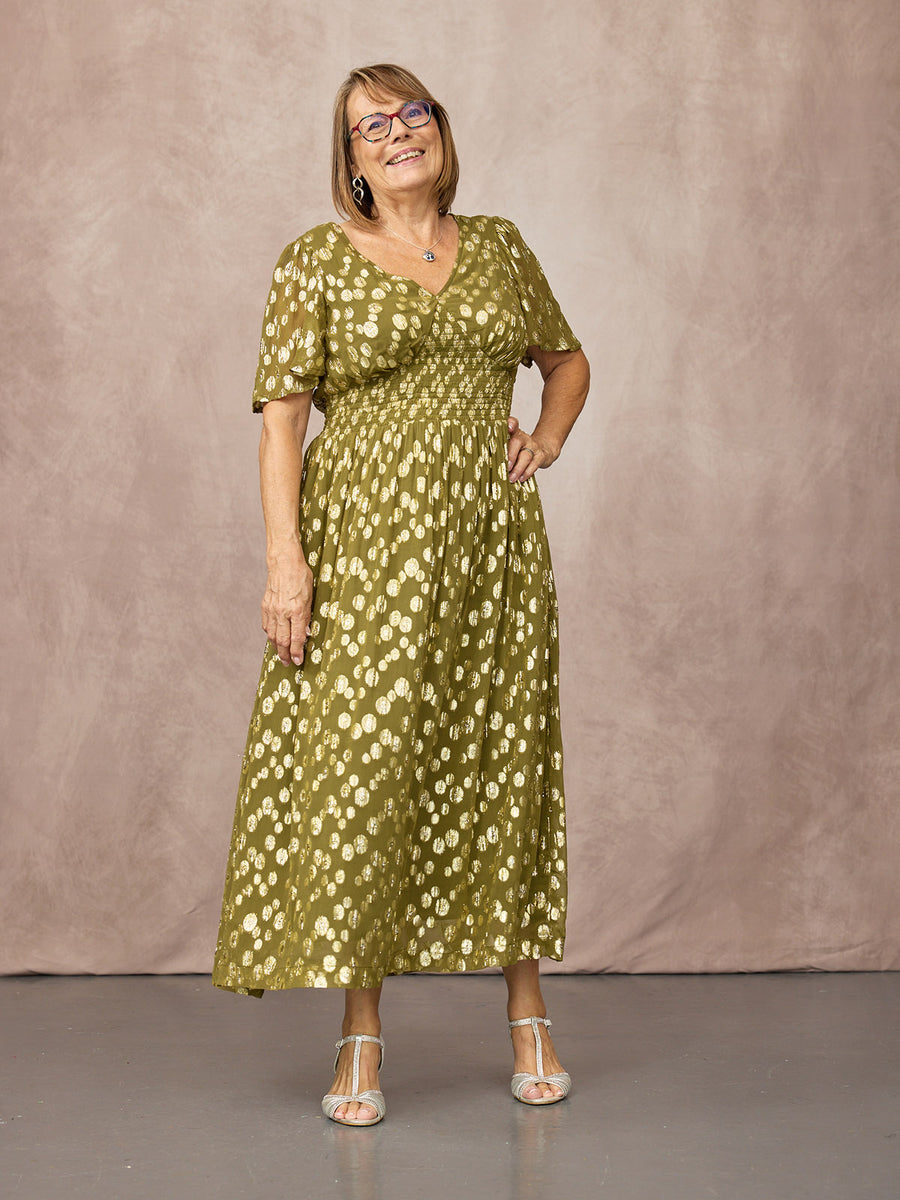 Sue wears size 10 Regular