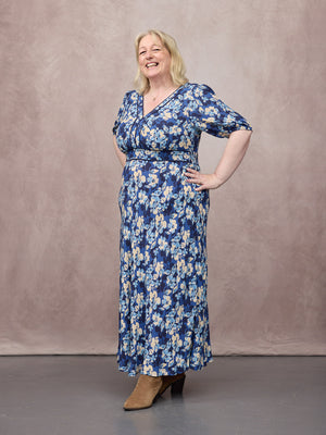 _0008s_0007_C25-Linny-Contrast-Trim-Dress-Blue-Floral-Print-CUSTOMER-04.jpg