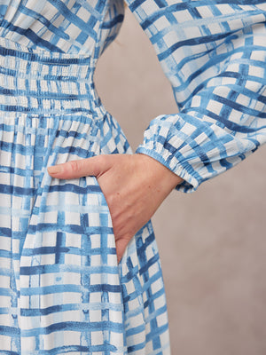 _0008s_0008_C24-Maddie-V-Neck-Long-Sleeve-Dress-Geometric-Blue-and-White-Print-DETAIL-02.jpg
