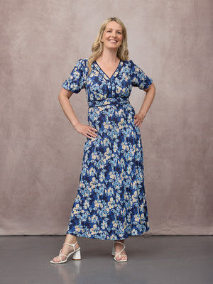 _0008s_0010_C25-Linny-Contrast-Trim-Dress-Blue-Floral-Print-CUSTOMER-01.jpg