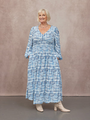 _0008s_0016_C24-Maddie-V-Neck-Long-Sleeve-Dress-Geometric-Blue-and-White-Print-CUSTOMER-01.jpg