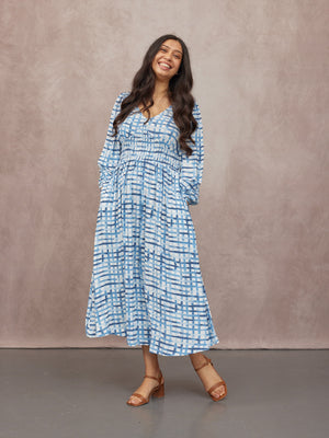 _0008s_0020_C24-Maddie-V-Neck-Long-Sleeve-Dress-Geometric-Blue-and-White-Print-CUSTOMER-05.jpg