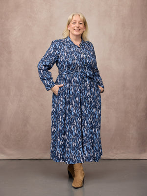 _0010s_0006_C25-Kirsty-Shirt-Dress-Blue-Ikat-Print-CUSTOMER-04.jpg