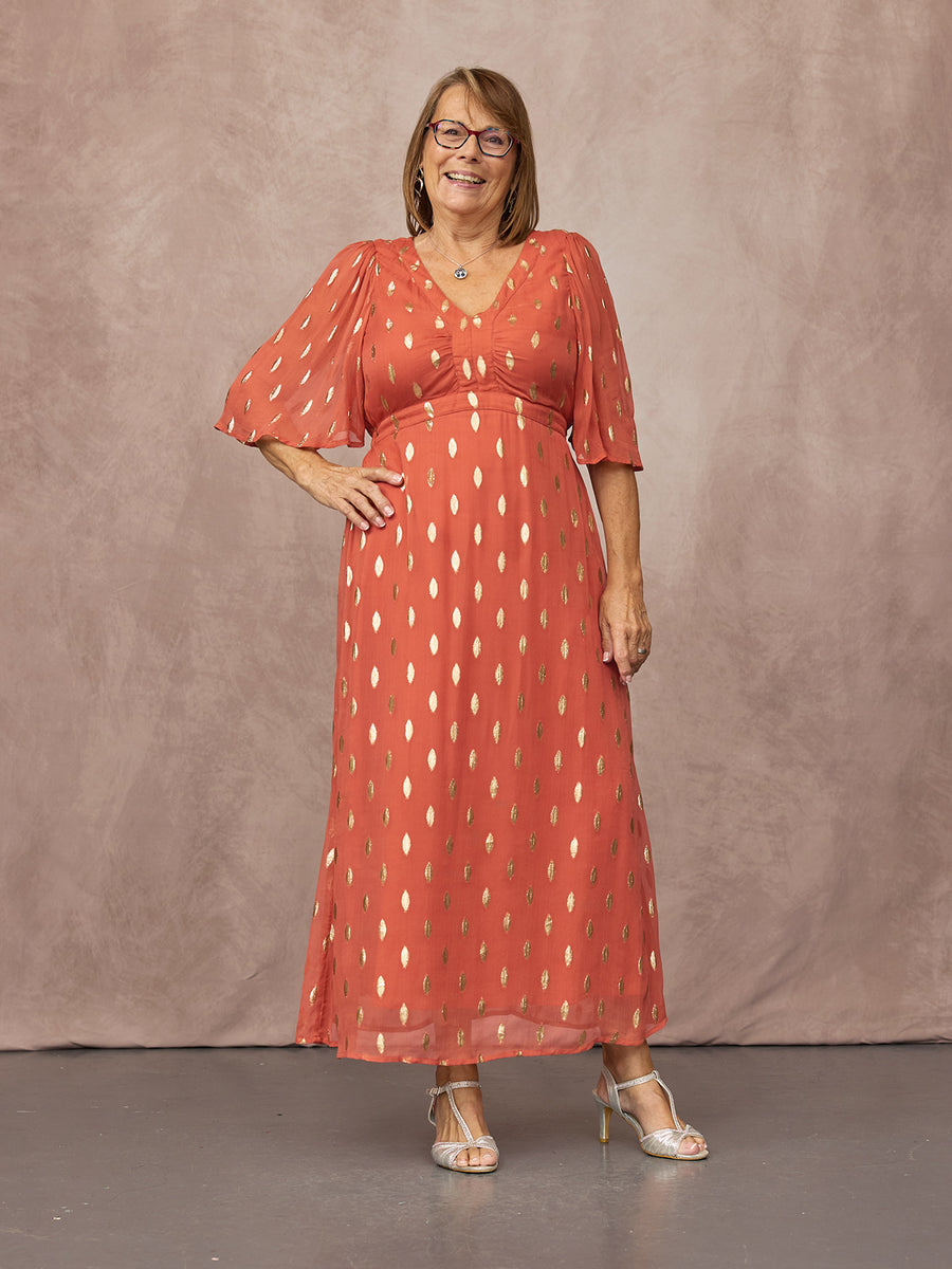 Sue wears size 10 Regular