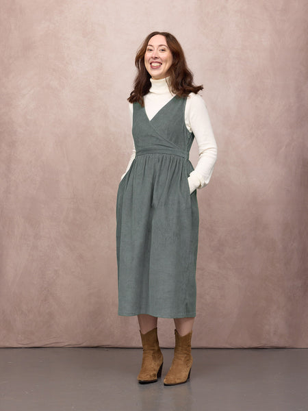 Lauren wears size 10 Regular