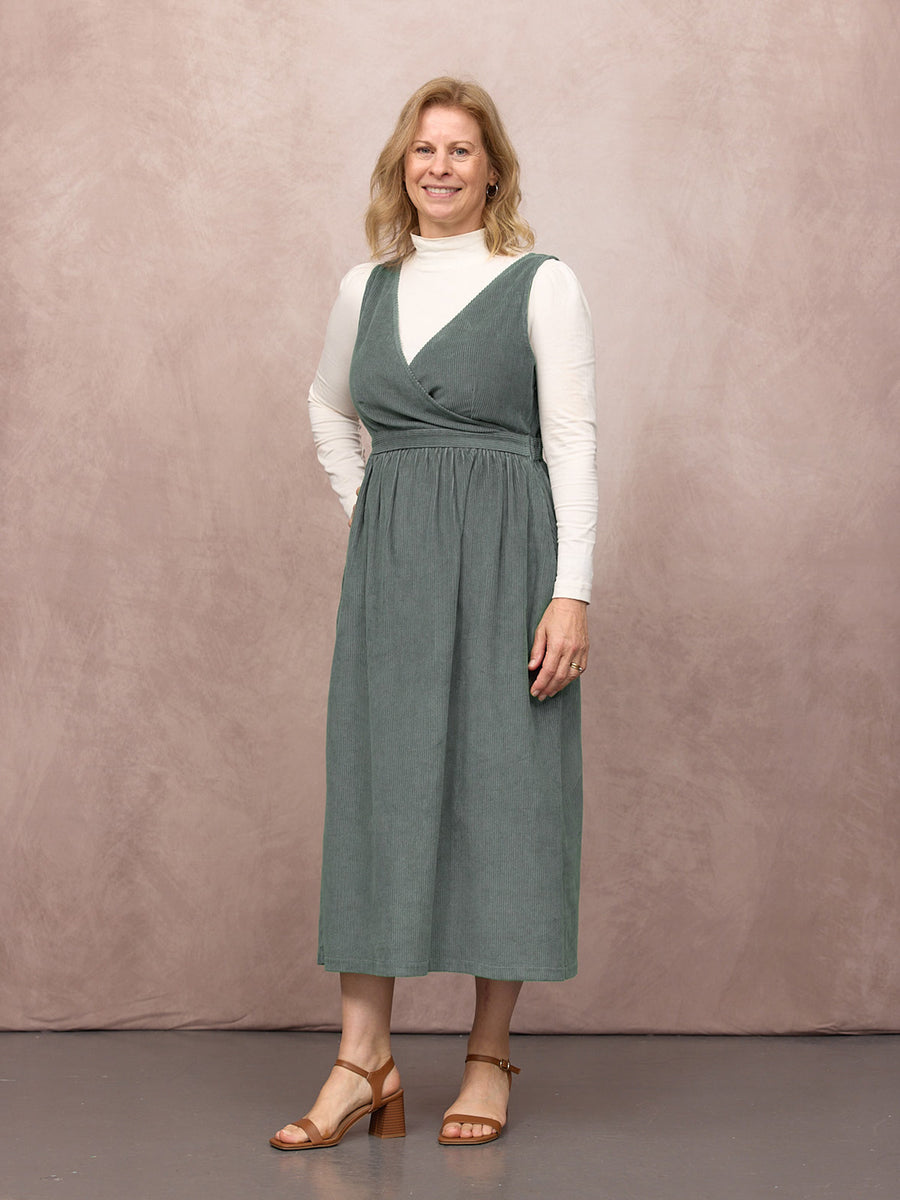 Juliet wears size 8 Regular