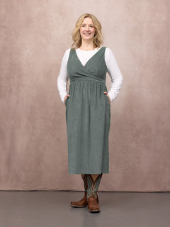 Shona wears size 14 Regular