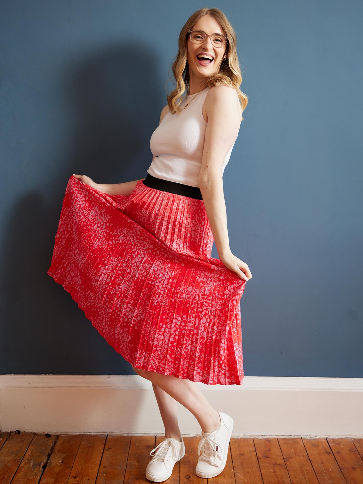 Pink red shop pleated skirt