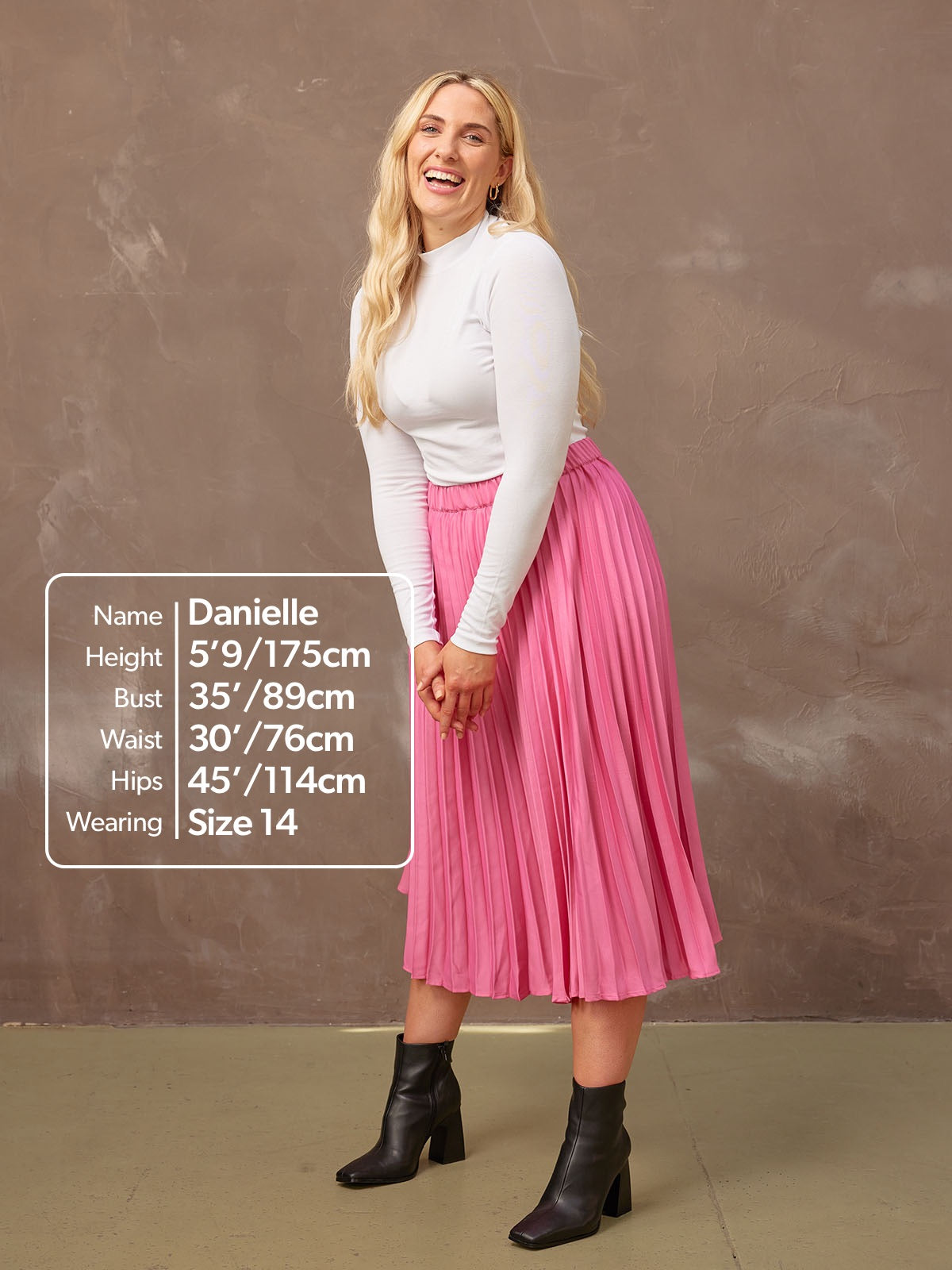 Light pink pleated outlet skirt outfit