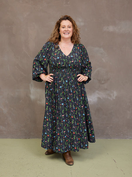 Daisie wears size 18 Regular