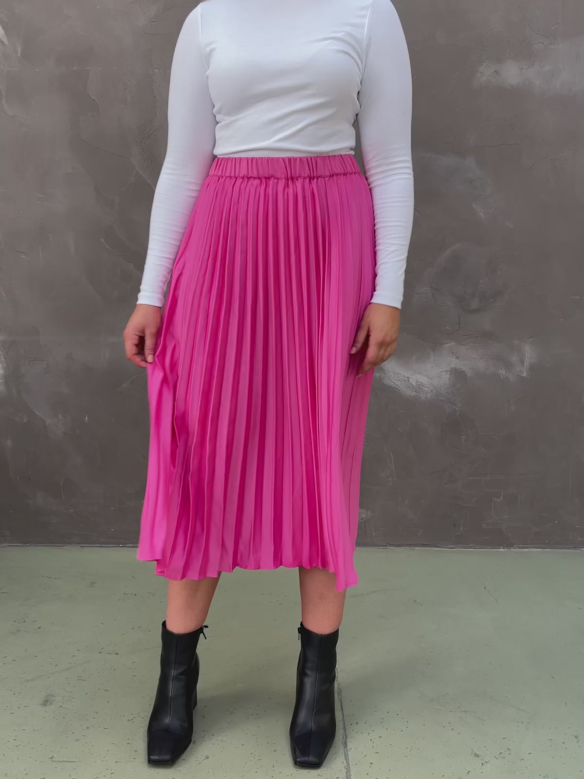 Pink pleated skirt 9mm hotsell